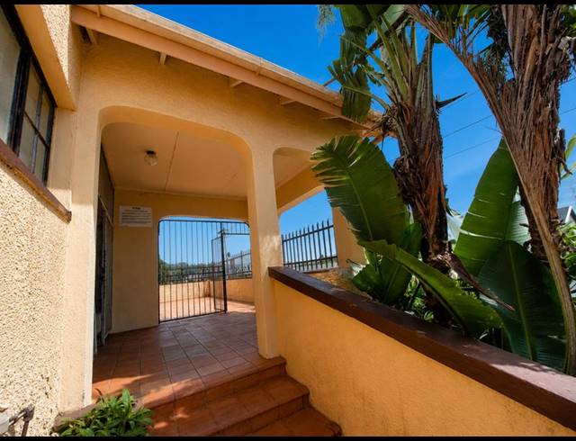 2 BEDROOM APARTMENT FOR SALE IN MARGATE BEACH
